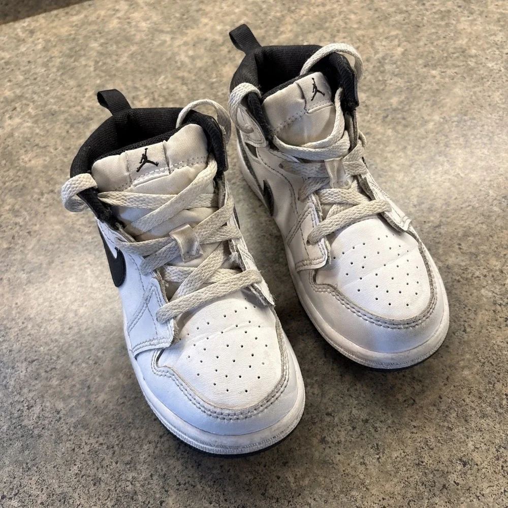 Nike Air Jordan 1 Mid Toddler Child's Sz 9.5 White/Black Very Good Cond.